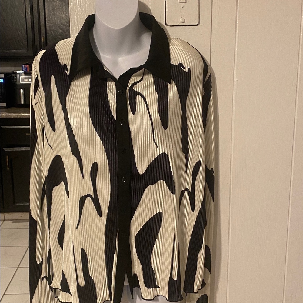 Fashion Nova Black and White Top